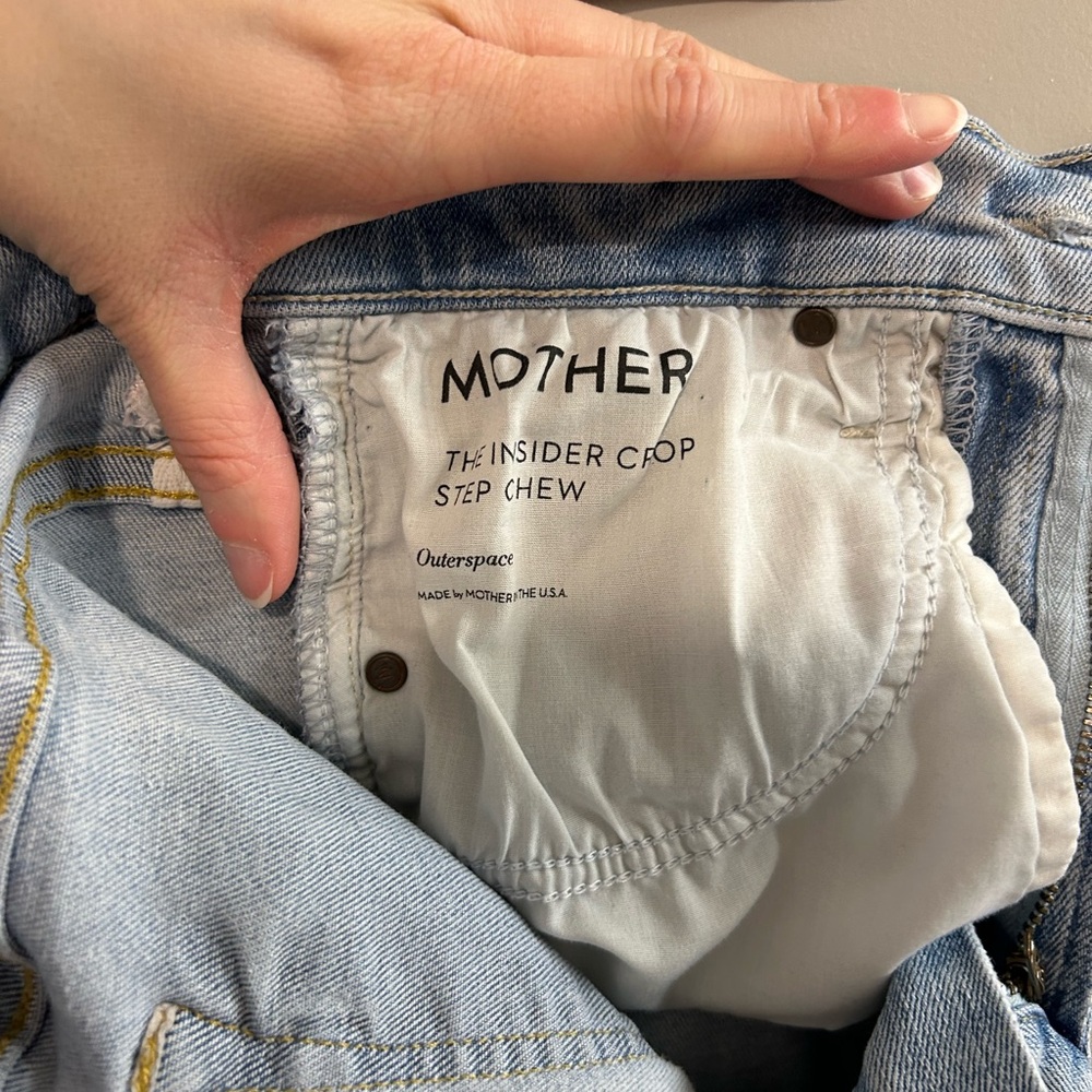 MOTHER The Insider Crop Step Chew light wash jeans - Picture 9 of 9